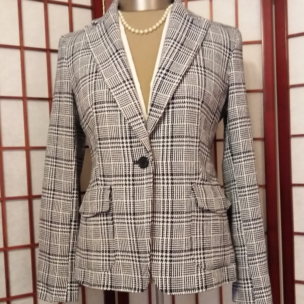 3/$18 CLOSET CLOSING * NWOT  BLUE & WHITE BLAZER